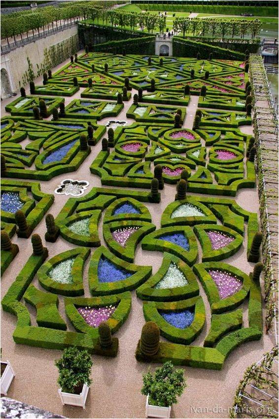 garden maze ideas (2)