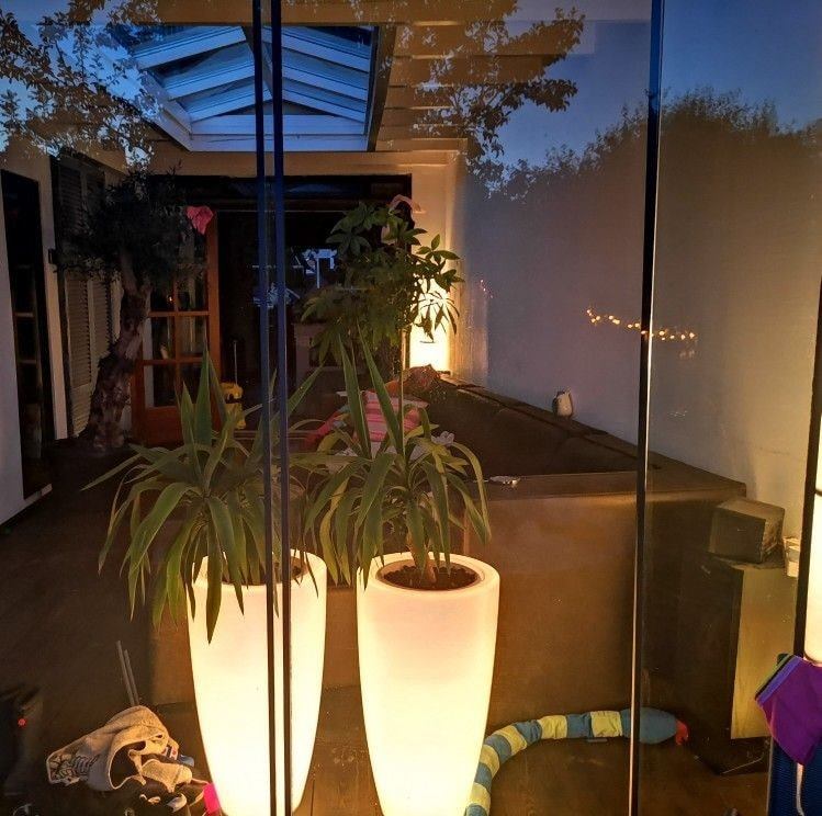 led plant pots (1)