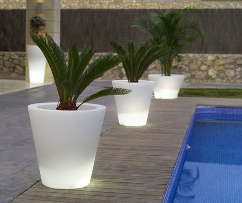 illuminated plant pots (8)