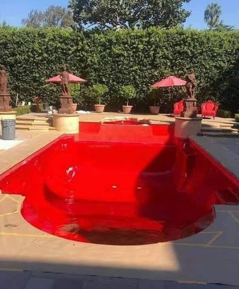 blood red swimming pool (1)