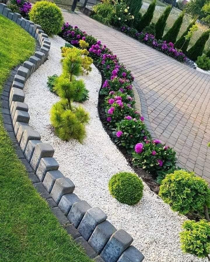 garden with stones and plants (21)