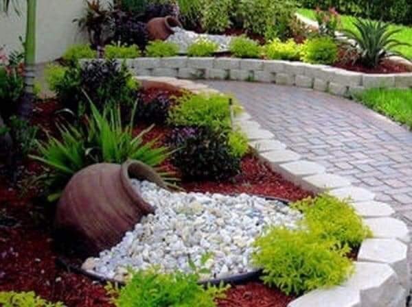 garden with stones and plants (8)